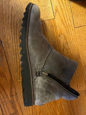 Gray Leather Sorel Ankle Boots sz 8